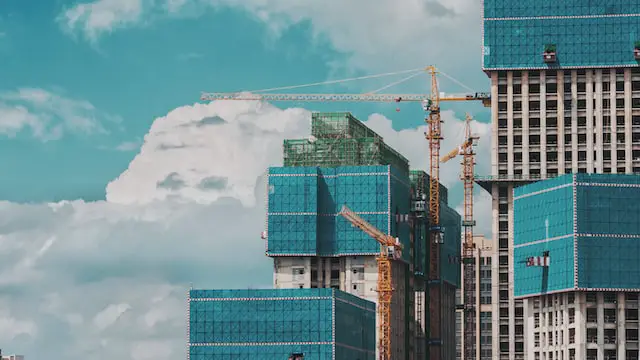 Skysrcapers under construction